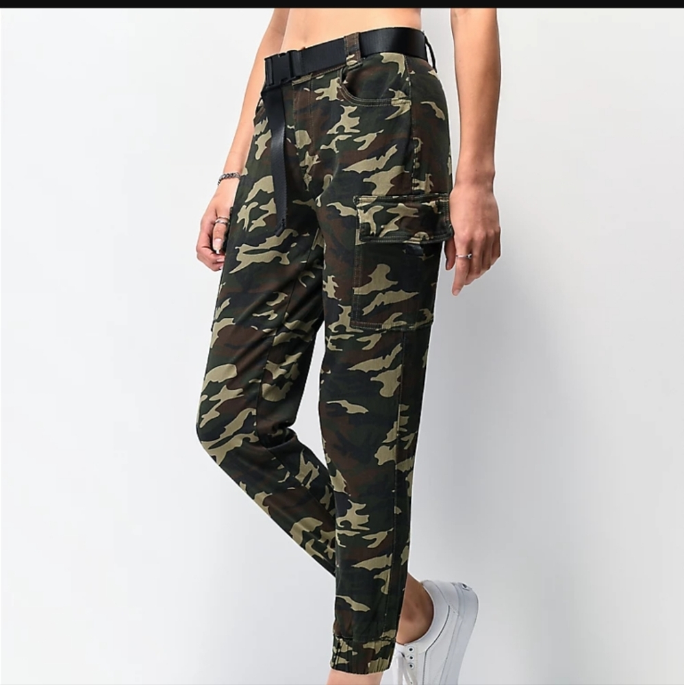 Zumiez: Almost Famous - Camo Cargo Jogger Pants